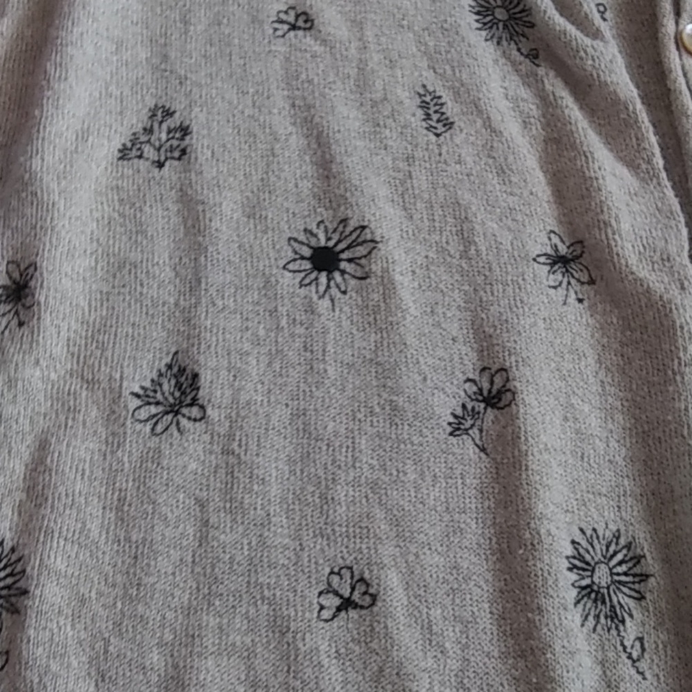 Button up sweater - Picture 2 of 3